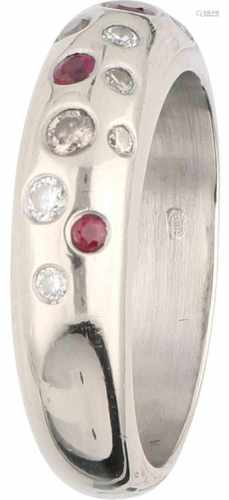 Marc Lange ring white gold, ca. 0.13 carat white and champagne diamond and ruby - 14 ct.