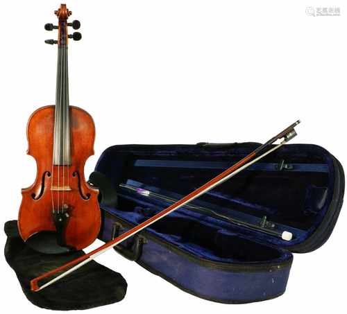 A concert violin with all accessories. Recently used in a professional orchestra. In a travel