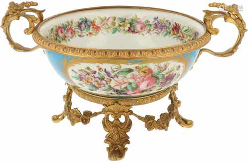 A porcelain coupe with bronzen frame. Sèvres-style. France, mid 20th century.