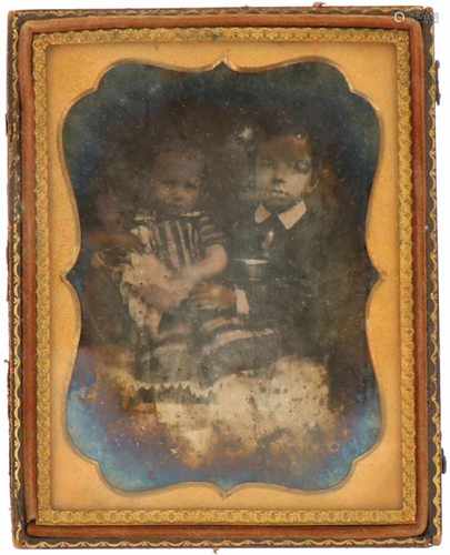 A picture frame with Daguerrotype of two children. Ca. 1910.