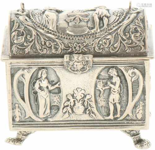 Silver 'Knottenkist' (miniature wedding casket).