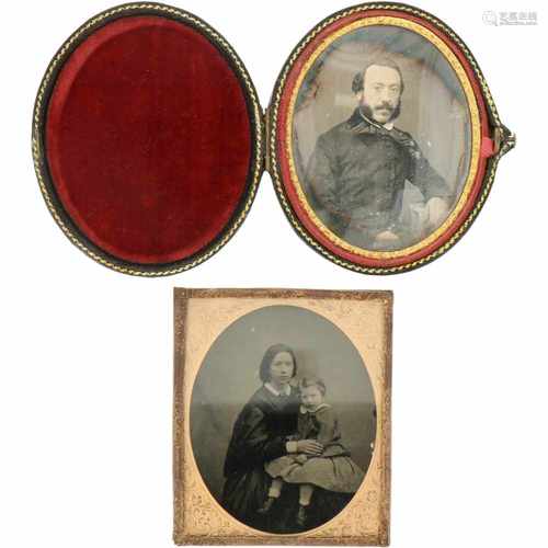 A lot with two picture frames - one in leather pouch with red velvet - ca. 1900.