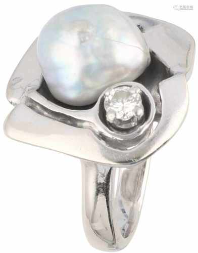 Design ring white gold, ca. 0.13 carat diamond and baroque pearl - 18 ct.