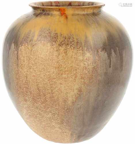 Henk van der Voet, earthenware vase. Katwijk, circa 1940.