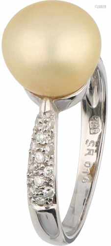 Shoulderring white gold, ca. 0.12 carat diamond and pearl - 18 ct.