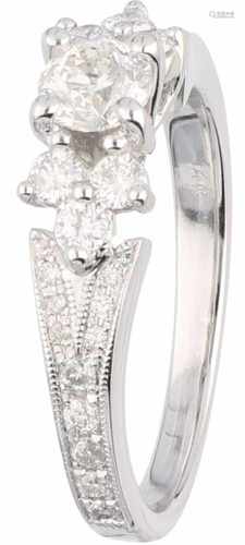 Shoulder ring white gold, ca. 0.77 carat diamond - 14 ct.