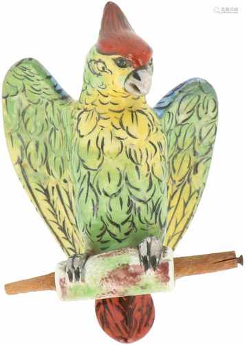 A porcelain parrot. France, 19th century.