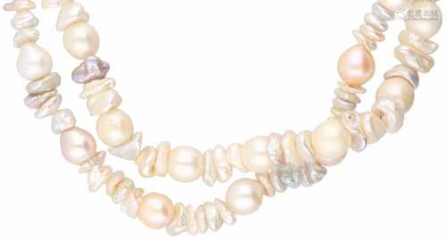 Necklace with a yellow gold closure, cultured pearl - 18 ct.