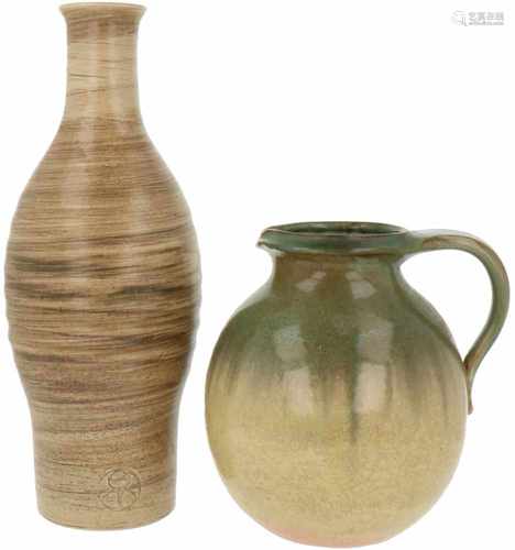 A lot with (2) earthenware vases. Mobach, mid 20th century.