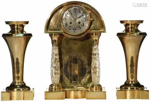 A copper mantlepiece set in Art Nouveau-style. First half 20th century.