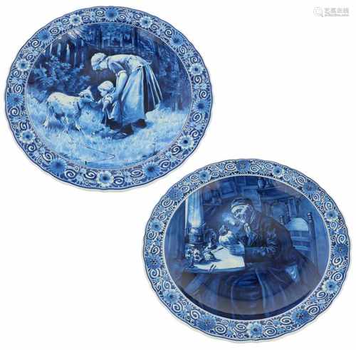 (2) Delft chargers with depictions after Blommers and Offermans. 'De Porceleyne Fles', 20th century.