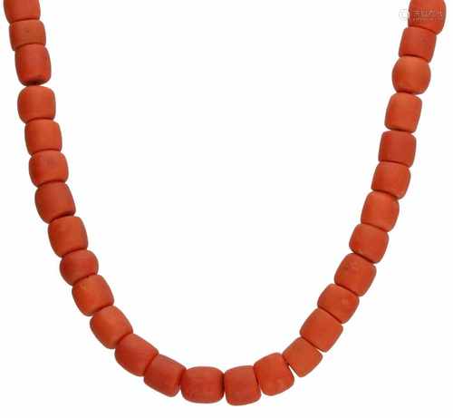 Necklace with yellow gold closure, red coral - 14 ct.