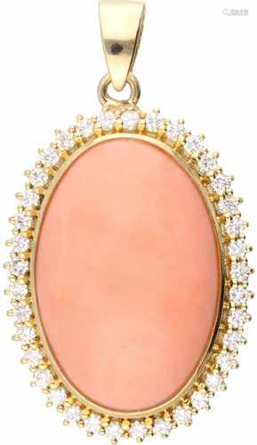 Pendant yellow gold, ca. 0.74 carat diamond and 'peau d'ange' coral - 14 ct.