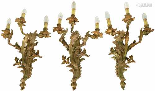 A lot of (3) fire-plated bronze wall accessories. Louis XV style. 1st half of the 20th century.