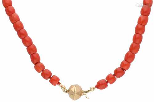 Necklace with yellow gold closure, red coral - 14 ct.