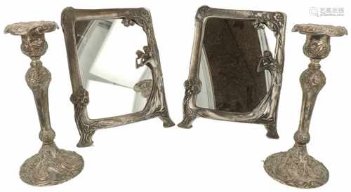 A lot of two picture frames and candles in Art Nouveau-style.