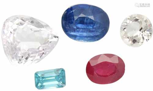 Lot of natural morganite, blue zircon, kyanite, ruby and kunzite.