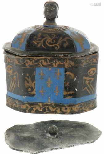 A lead tobacco box with African head depiction on the lid. Ca. 1900.