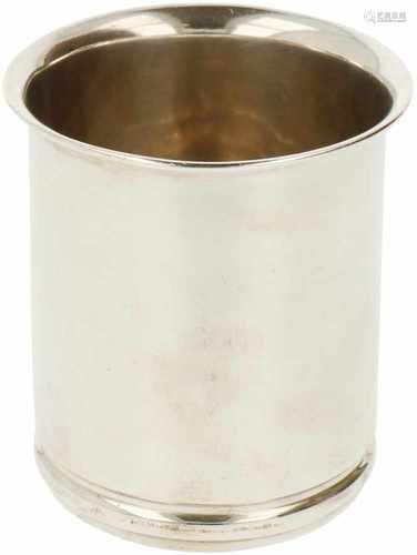 Small silver cup for teaspoons.