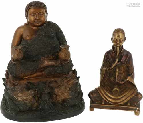 A lot with (2) bronze Buddha's, following antique examples.