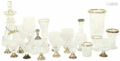 A lot with various crystal pieces with silver mounts.