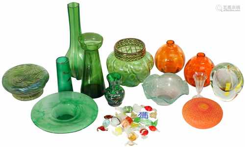 A lot with various glass items.