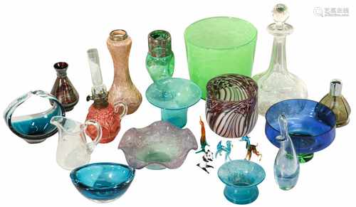 A lot with various glass items.