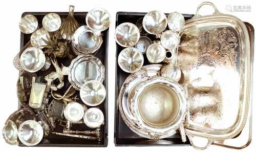 A lot silvered objects amongst which serving trays, centrepieces and drinking cups.