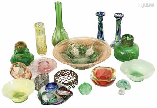 A lot with various glass items.