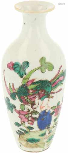 A porcelain vase with floral décor. China, 2nd half 19th century. 