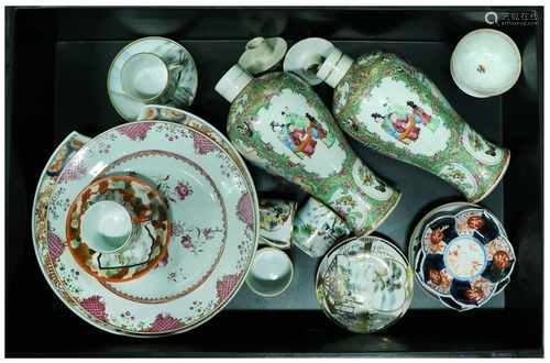 A lot with various porcelain items, amongst which a shaving bowl and vases with Kanton décor. China/