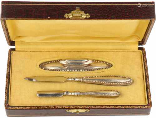 Manicure set silver.