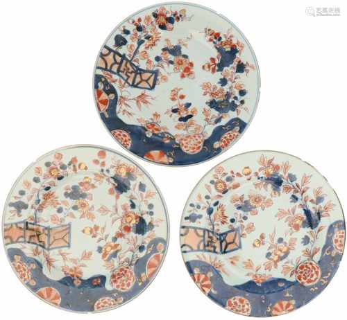 A set of (3) porcelain plates with Imari décor. China, Qianglong. 