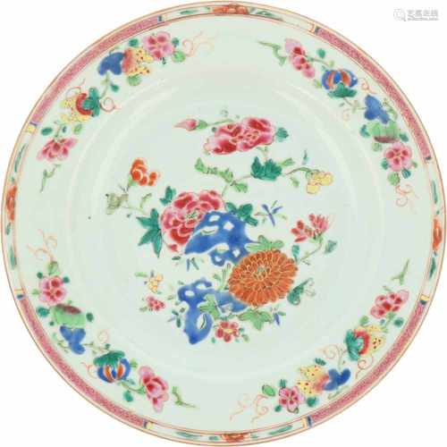 A porcelain plate with Famille Rose décor. China, Qianlong. 