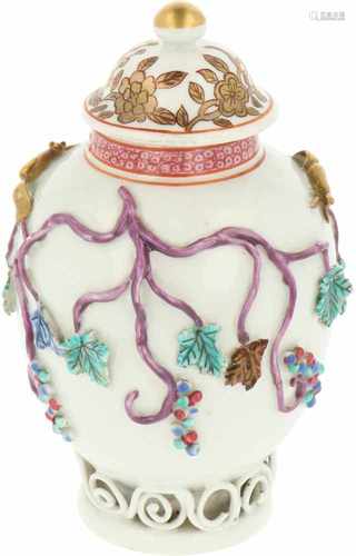 A porcelain tea caddy with floral décor in relief. China, 18th century. 