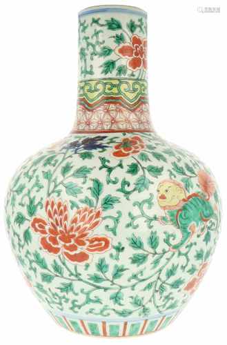 A porcelain tianqiuping vase with 'Doucai'-style décor, marked Qianglong. China, 20th century. 