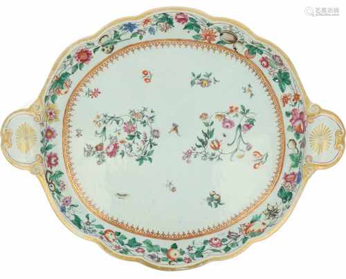 A tray with Famille Rose décor. China, 18th century. 