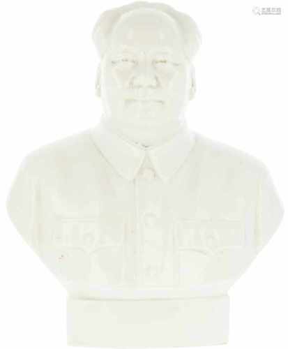 A porcelain buste of Mao Zedong. 20th century.