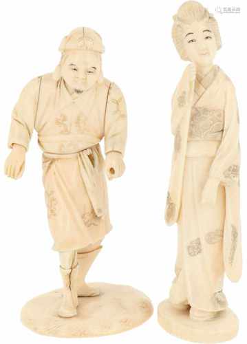 A lot with (2) ivory okimono's of a lady and a gentleman. Japan, late Meiji period.