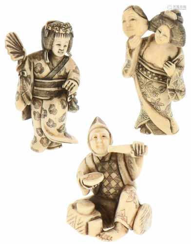 A lot with (3) ivory netsukes with, amongst others a geisha. Japan, late Meiji period.