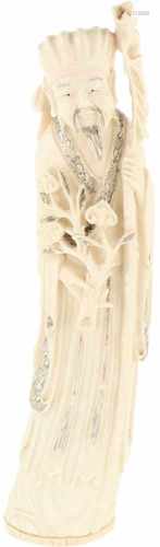 An ivory sculpture of a Chinese gentleman. China, 1st half 20th century.