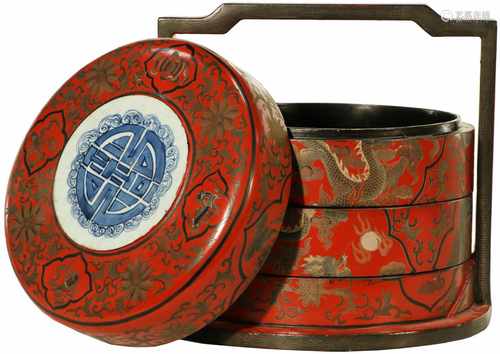 A lacquerwork lidded box embellished with dragons. Japan, 2nd half 20th century.