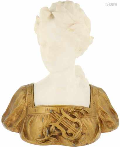 A buste of Erato, muze of music. Marble and ZAMAC. Italy, 19th/20th century.