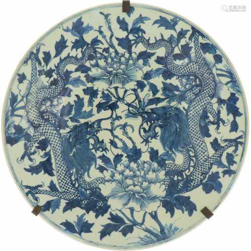 A porcelain charger with dragon décor, marked Kangxi. China, 19th century. 