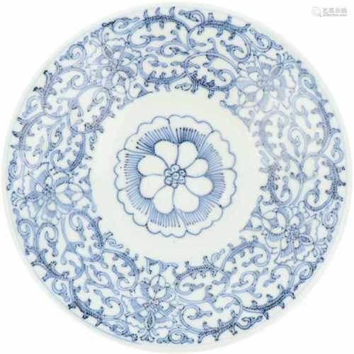 A porcelain plate with Swatow motif. China, 19th century.