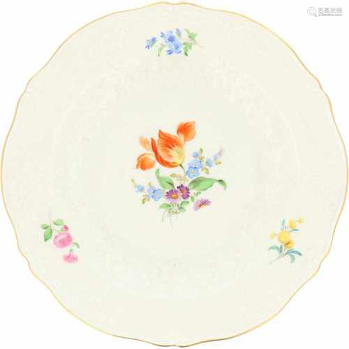 A porcelain plate decorated with flowers en relief. Meissen, 1st half 20th century.