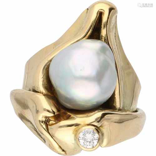 Design ring yellow gold, ca. 0.08 carat diamond and baroque pearl - 18 ct.