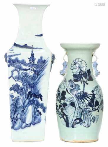 A lot with (2) vases, amongst which one with landscape décor. China, 1st half 20th century. 