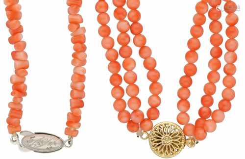 Lot necklaces, 'peau d'ange' coral - 925/1000.