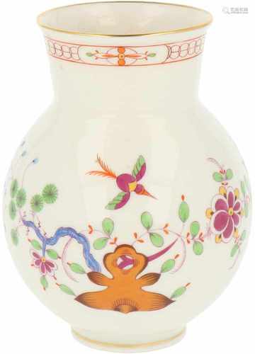 A porcelain vase decorated with flowers. Meissen, 2nd half 20th century.